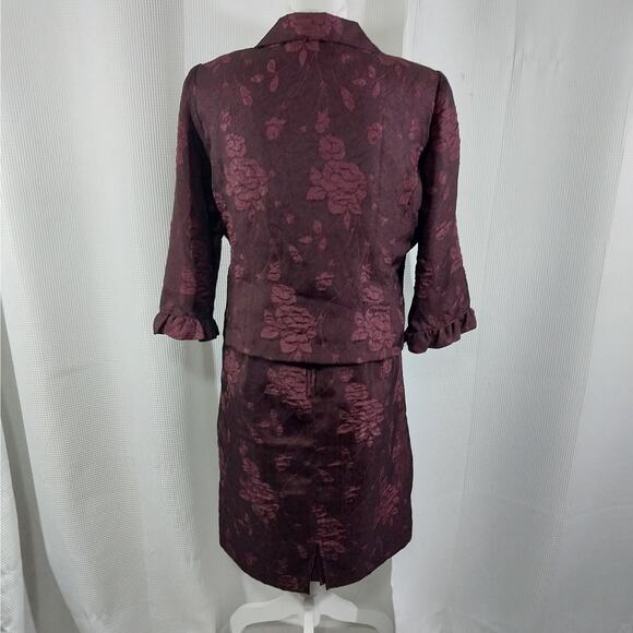MISS DORBY PETITES! BURGUNDY FLORAL RELUEF 2 PC SKIRT & JACKET SUIT, SET! SZ 14P - Picture 8 of 13